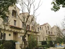 5房设计、户型方正、附地下室餐厅挑空、一车库一车位