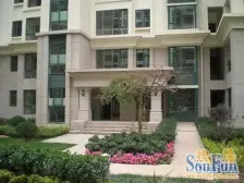 中轴线位置 三室两厅 带两个车位 价格可谈