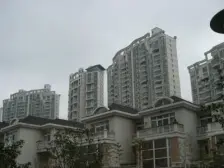 东苑古龙城新上中心花园联排底上四层附送面积多 送露台送车库