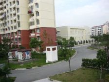 主卧朝南,交通便利,居家装修,小区中心位置