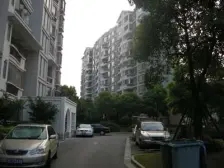 飞机户型,客厅餐厅南北直通,窗外视野一览无余