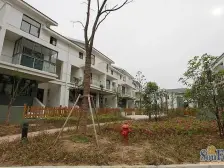 大白荡公园旁,大三房,新上好房,全天采光,自住保养好配套齐全