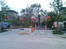 清水毛坯房+联排别墅边套+公园旁地铁口+房龄新环境好