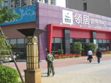 松湖片区沃尔玛商圈,地铁口物业,新世纪领居两居室