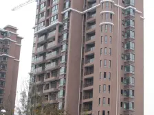 电梯房一房改成二房,比较少,业主诚意出售