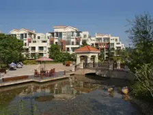 房子是满5唯一的,客厅出阳台,小区中间位置,东南向,