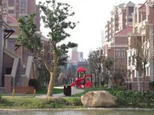 带大花园?地下室和下沉式花园?采光很好房子很赞