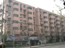 三楼、一梯两户。目前租客住,看房提前约,周末方便些