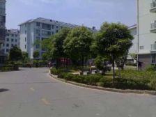 新上中低楼层带露台三房 位置好 诚意出售看房方便