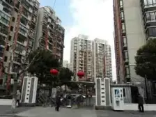 此房满五年不为一,楼层是电梯房的高区,
