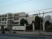 点击查看户型图,电梯大四房,三开间朝南,看房有惊喜