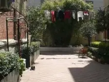 静安寺愚园路旁整层新里洋房很有味道