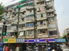 一梯四户,大开间,交通便利,居家装修