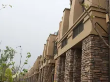 精装修,边套三面院子,大露台,地上三层加地下室阁楼