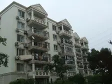 近地铁!精装飞机户型大三房!产权清晰!附加车位!