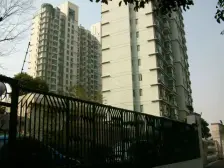 市区电梯中叠别墅,满五年V1,南北有露台,有车位