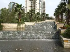 一期顶跃 前后中庭 带屋顶花园 板式结构 南北朝向