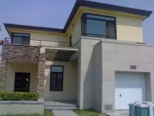 繁华地段 生活便利 交通四通八达 面朝公园大院子