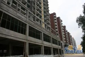 华林桃源丰景户型方正,采光好装修好,环镜优美近地铁中间楼层