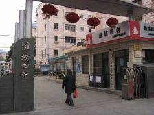 潍坊四村,一房一厅,改小两房,中间楼层,安静位置,房东自住。