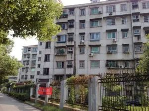 北京东路省二建宿舍,两房朝阳,太阳很好,毛坯。