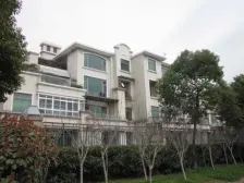 急卖 临水别墅 送产权车位 看房随时 很便宜的一套别墅