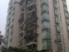 房子满两年,带家具家电,装修保养好,随时可以看