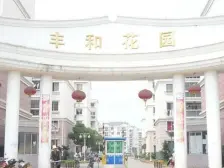 1号线、2号线地铁口 万达广场旁