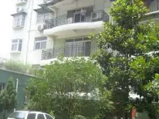 此房是顶楼,视野开阔,业主保持可以。