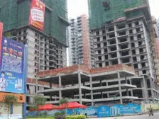 就是万州西山公园,万达近在咫尺,餐饮娱乐一应俱全。