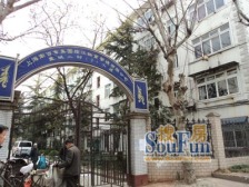 江浦路地铁 南北通透 两房一厅 小区中间位置 一梯四户