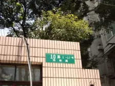 有赠送8平,得房90%,步行地铁400米价格可谈