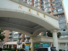 两房朝南,客厅带阳台,近地铁,现代风格