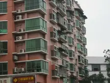 轻轨公园旁 居住安静 交通方便