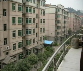 一楼带小平台户型方正随时可以看房!