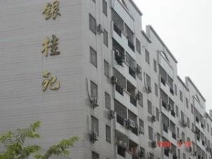 银桂苑步梯中层楼下配套齐全通风采光很好