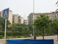 学苑小区 环境优美,户型方正,采光充足,住家安静。