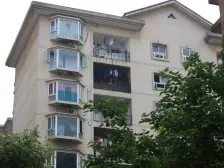 北碚花市旁边,小区环境好,出脚方便,采光好电梯房。