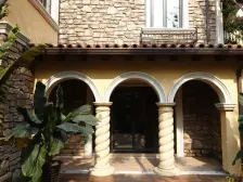 龙湖好望山少见的南类独栋 带花园带地下室 双车位