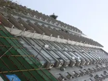 此房为电梯房,户型方正,采光好,卧室看江,住家装修