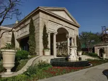 绿城大平层4房 客厅三面采光 平视小区全景