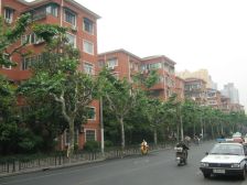 一梯两户带超大院子生活配套齐全