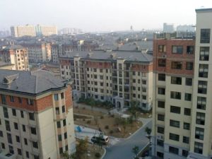 万达旁,精装多层3楼,位置好,拎包入住,配套成熟