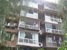 楼梯房子的高楼层,采光好大户型,50米菜市场