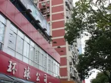 电梯房,主卧朝南,交通便利,繁华地段,居家装修