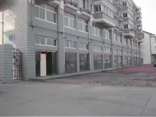 山港桥花苑车库上一楼便宜出售!