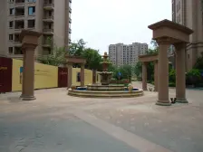 中心楼栋位置,南北通透,带产权车位,精装带地暖