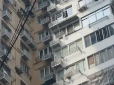 交通大学地铁口、位置好、出行方便、房型正气。