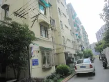电梯高层,东南向两房,楼层好,配套全,交通便利。