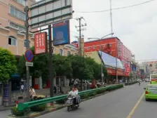 小区景观位置,房型正气,装修齐全,繁华地段